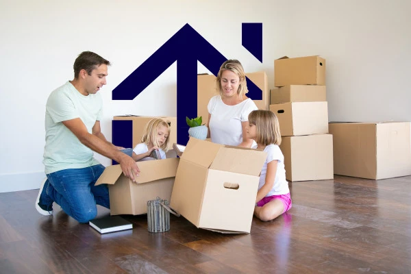3_maman-papa-et-petites-filles-deballant-des-choses-dans-un-nouvel-appartement-assis-sur-le-sol-et-prenant-des-objets-dans-des-boites-ouvertes-1